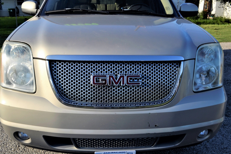 automobile-LA CROIX VALMER-min_gmc-yukon-truck-grill-2828425